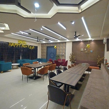The Imperial Hotel And Convention Centre Kanpur Buitenkant foto