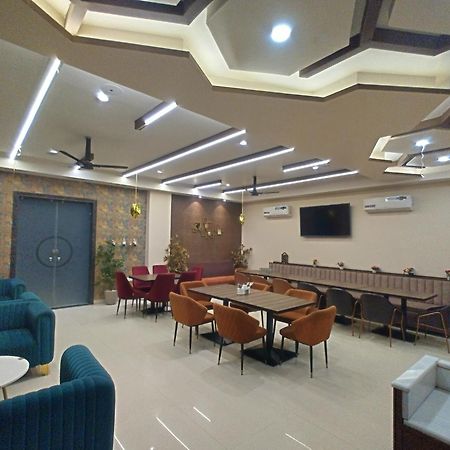 The Imperial Hotel And Convention Centre Kanpur Buitenkant foto