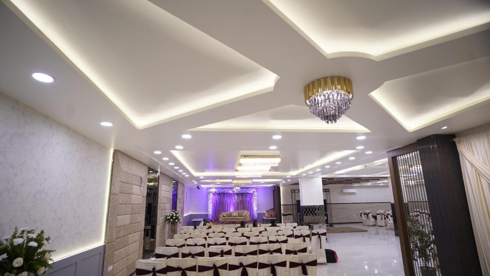The Imperial Hotel And Convention Centre Kanpur Buitenkant foto