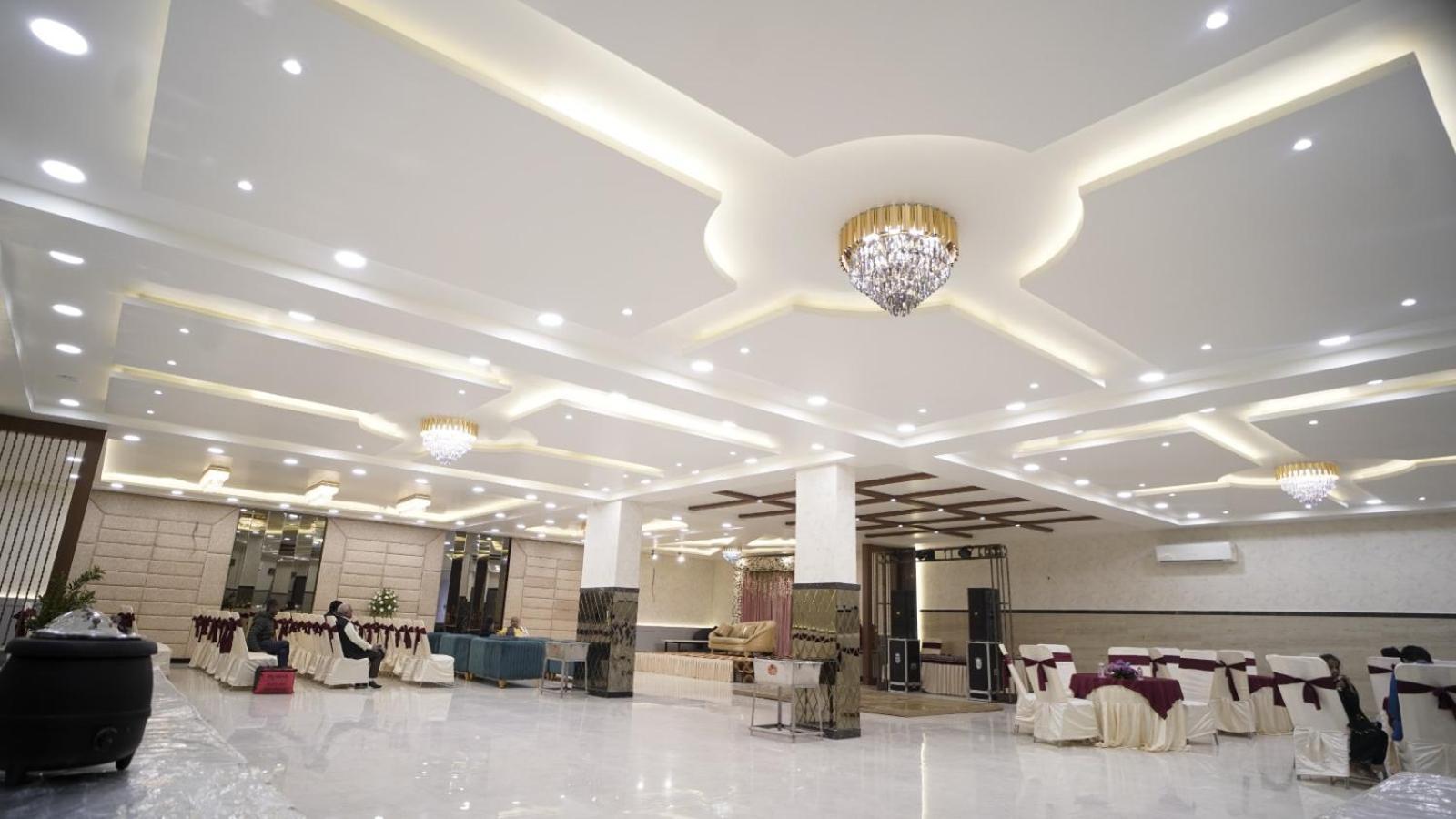 The Imperial Hotel And Convention Centre Kanpur Buitenkant foto