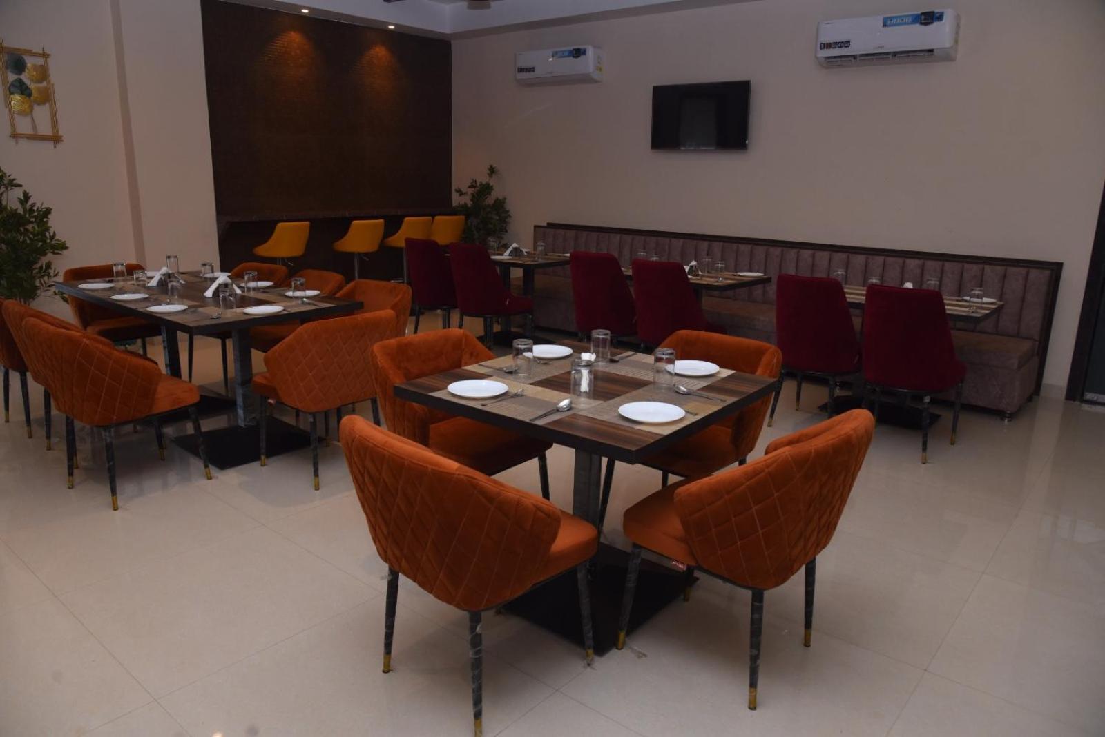The Imperial Hotel And Convention Centre Kanpur Buitenkant foto