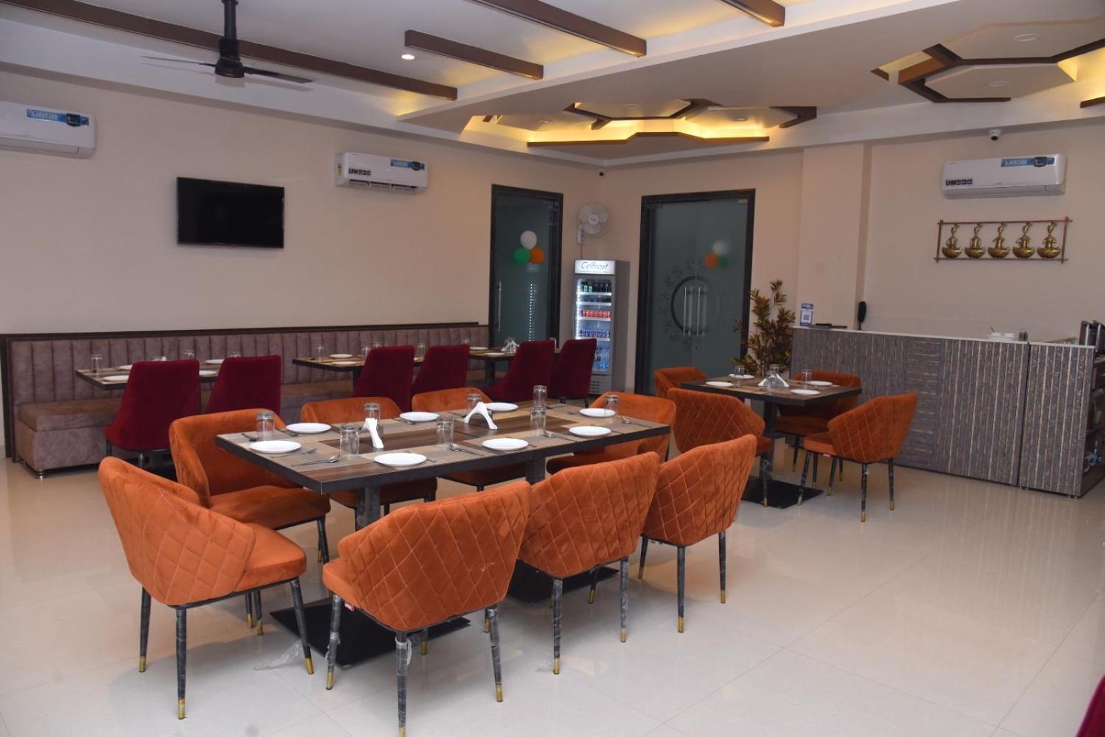 The Imperial Hotel And Convention Centre Kanpur Buitenkant foto