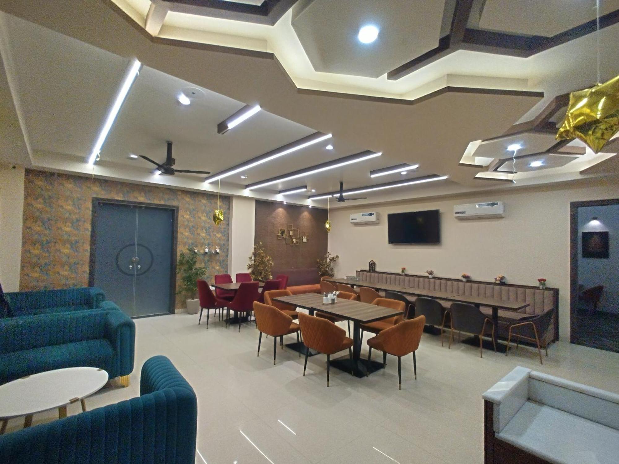 The Imperial Hotel And Convention Centre Kanpur Buitenkant foto