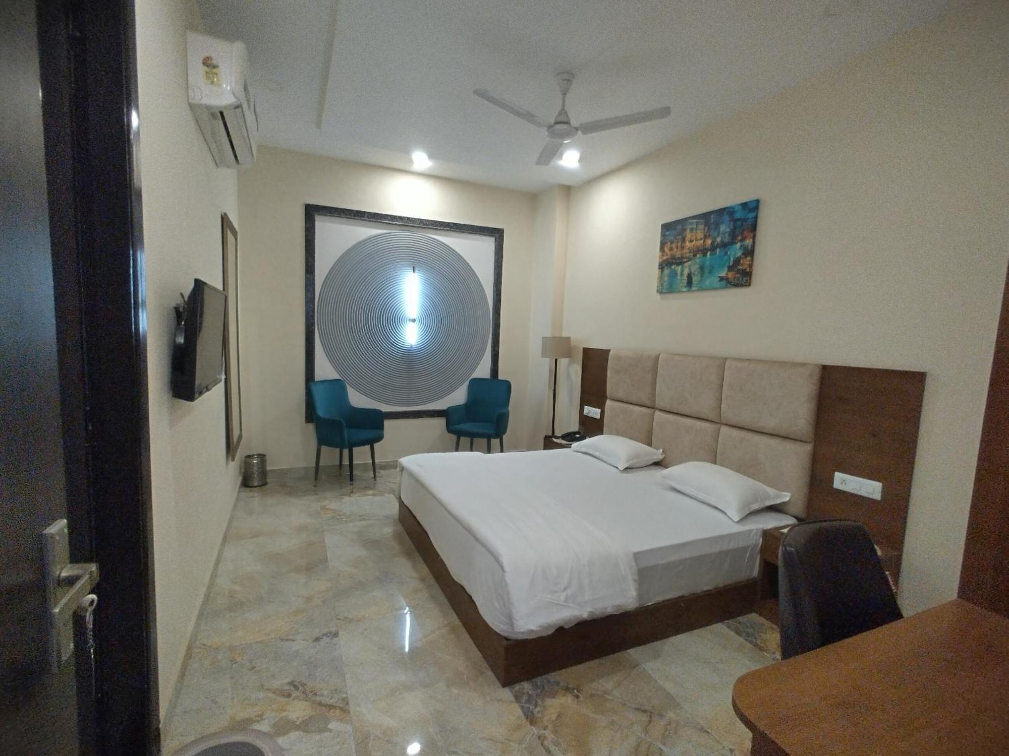 The Imperial Hotel And Convention Centre Kanpur Buitenkant foto