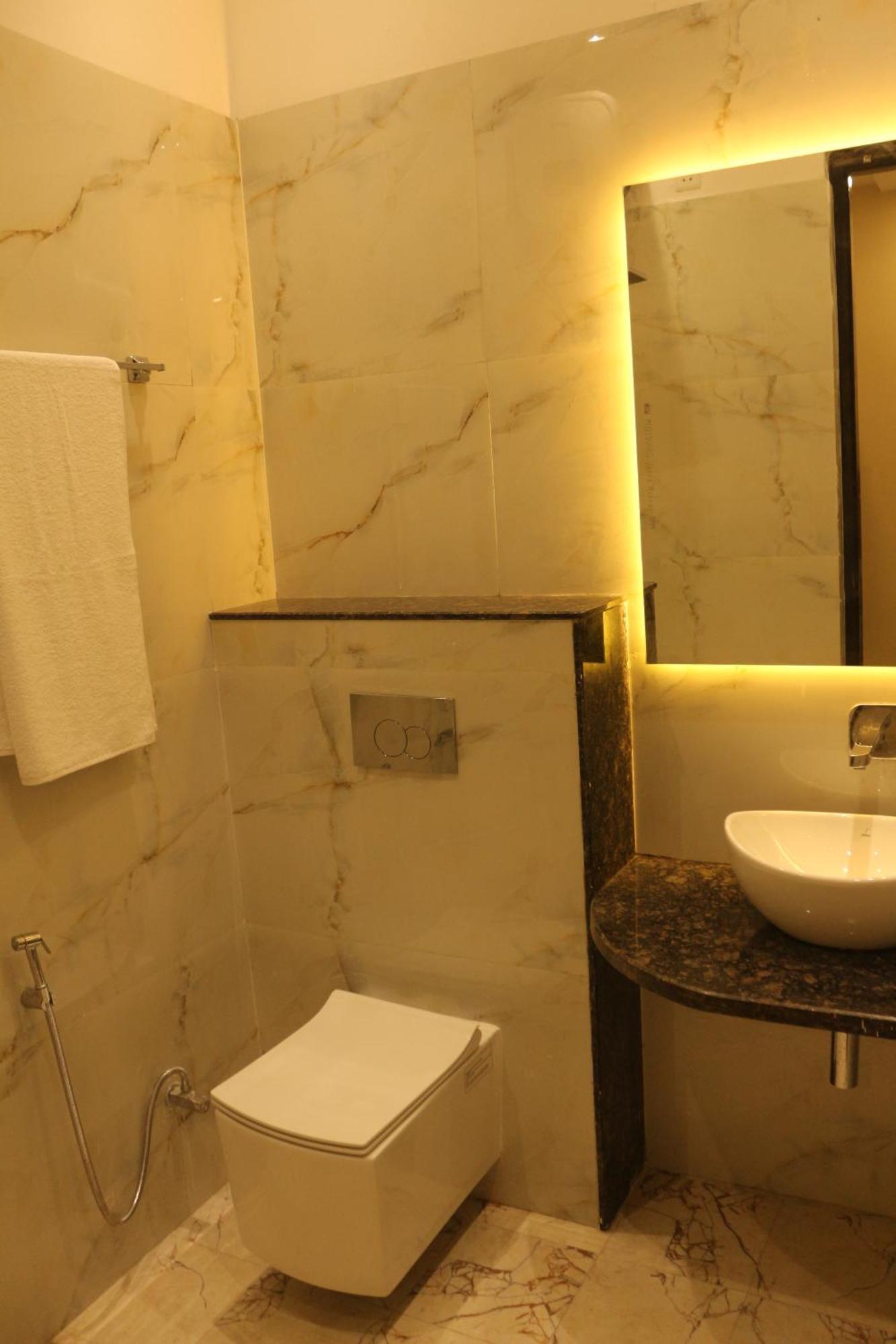The Imperial Hotel And Convention Centre Kanpur Buitenkant foto