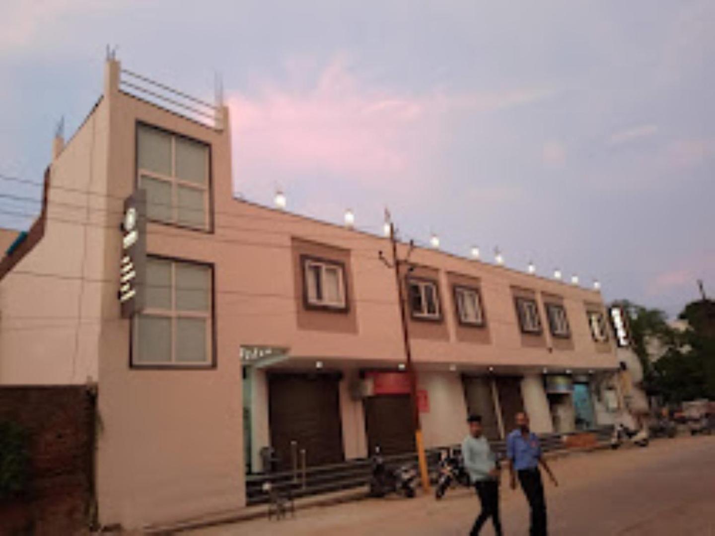 The Imperial Hotel And Convention Centre Kanpur Buitenkant foto
