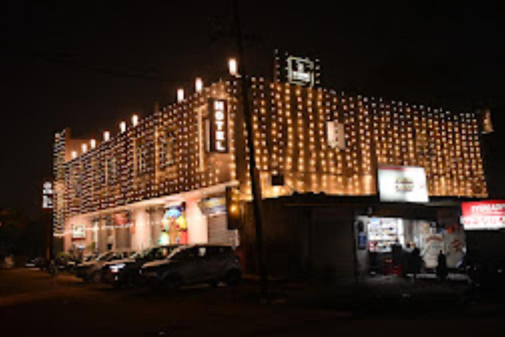 The Imperial Hotel And Convention Centre Kanpur Buitenkant foto