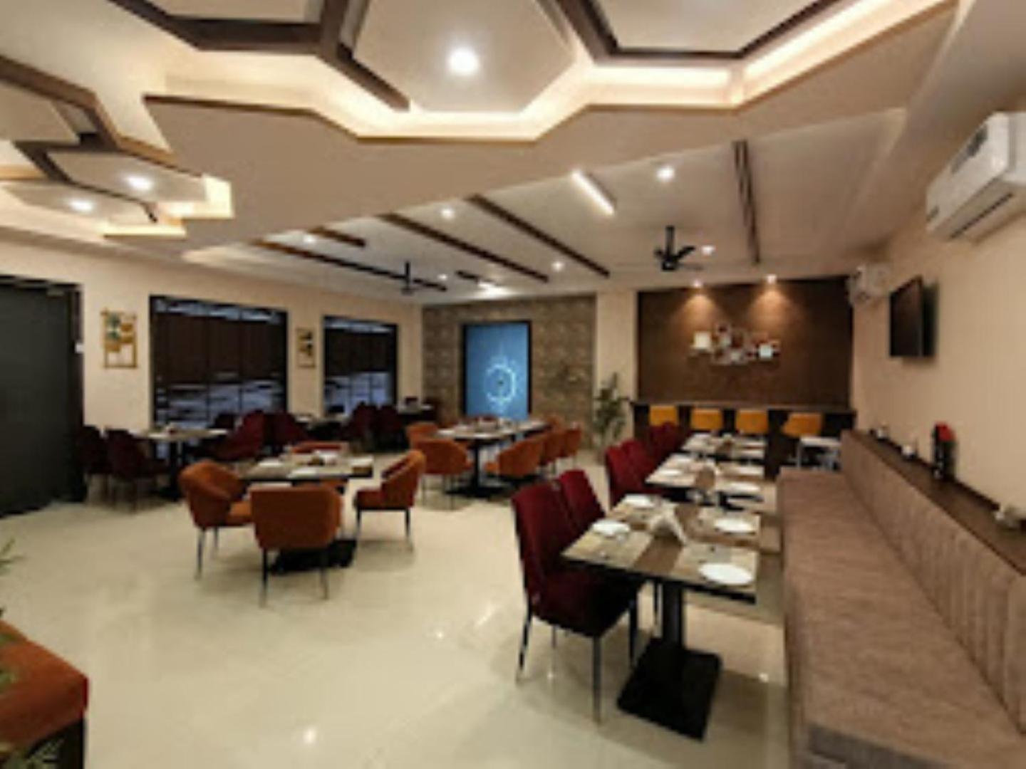 The Imperial Hotel And Convention Centre Kanpur Buitenkant foto