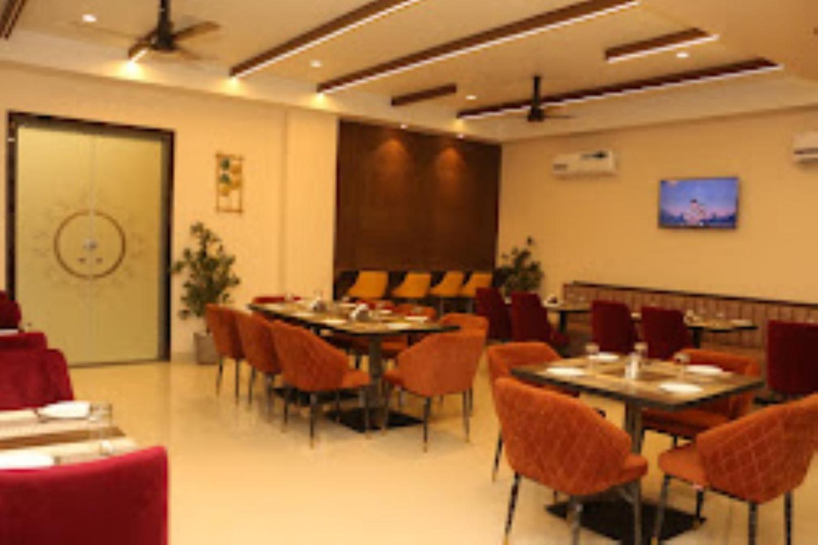 The Imperial Hotel And Convention Centre Kanpur Buitenkant foto